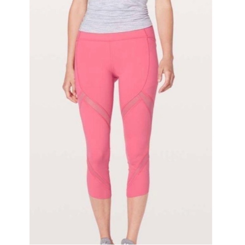 EUC Lululemon on pace 21’ cropped glossy pink leggings.Size 8